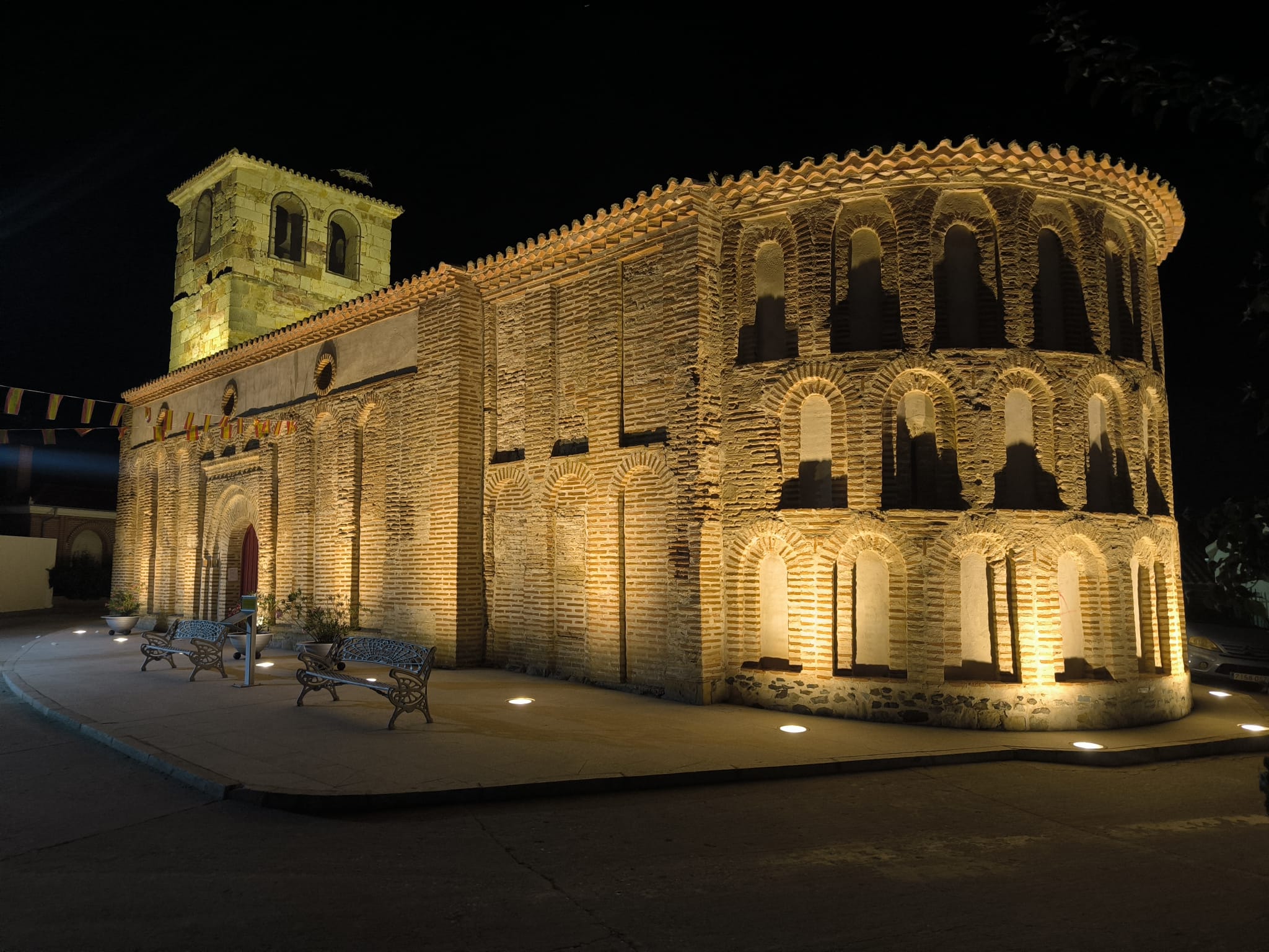 Peñarandilla de noche - Iglesia iluminada